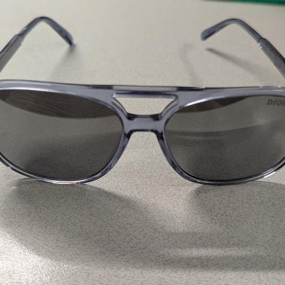Authentic Dior Aviator sunglasses with case. - Picture 11 of 11